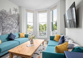 Narrow House - Free Parking By My Getaways